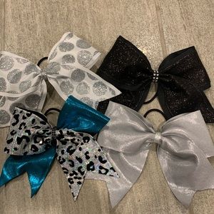 Set of 4 NEW Cheer Bows🎀